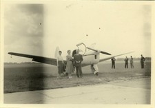 OLD PHOTO - VINTAGE SNAPSHOT - PLANE AIRPLANE TARMAC PROPELLER - PLANE HELIX