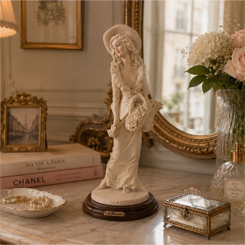 Belcari figurine femme - a.,
