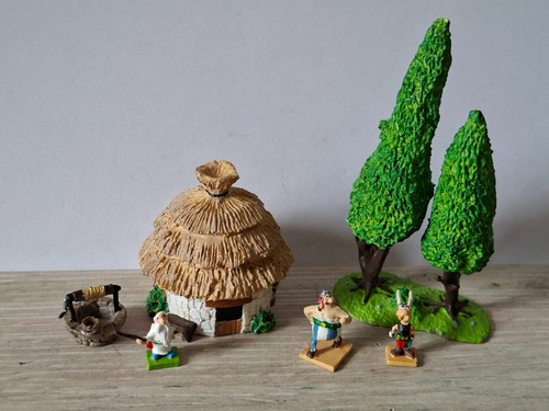 Village asterix 2004 lot - ,