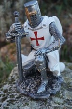 766.7640  SUPERBE  SOLDAT  FIGURINE MEDIEVAL  TEMPLIER   CHEVALIER   MOYEN AGE