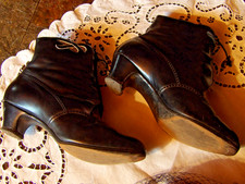 Antique Victorian ankle boots, handbag, vintage clothing, 1900s