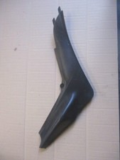 Cache latéral droit pour