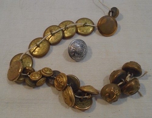 Lot anciens boutons uniforme - anciens,
