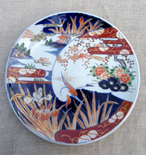ASSIETTE EN PORCELAINE D'IMARI - DÉCOR D'UN OISEAU PARMI LES ROSEAUX