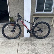 Trek Marlin 5 Gen 3 Mountain Bike Black and Red Size Medium Good Condition