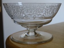 1 ANCIENNE COUPE A CHAMPAGNE