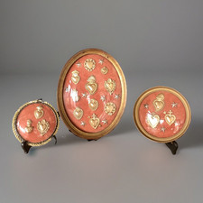 Ensemble De 3 Cadres Verre Bombé Ex-votos Cœurs Sacrés 