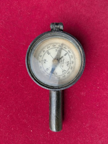 Ancienne boussole avec loupe - avec,