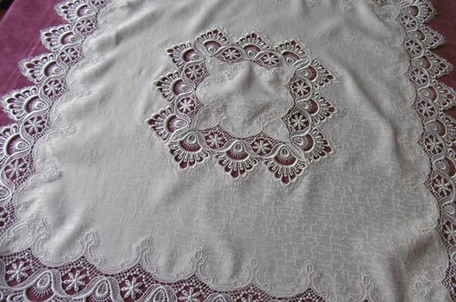 Nappe vintage avec imposante