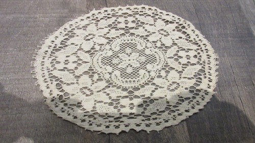 Napperon ancien brodé 14cm - , x
