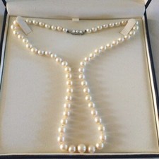 pTrès beau collier de Perle