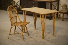 Bureau et sa chaise en rotin
