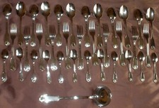 Ménagère métal inox argenté modèle " Coquille "- 36 pièces > manque 1 fourchette