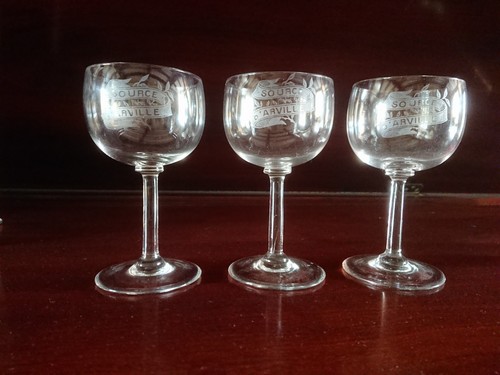 Verres anciens pied source - à,