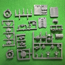 Warhammer 40K Space Marine Marines Spare Crew Tank Hatch Crew / Various Bits ?