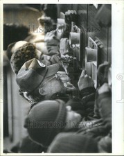 1983 Press Photo Chicago Food Salvation Army Tom Saey - RRU72499