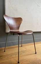 Chaise Arne Jacobsen Série 7 Modèle 3107