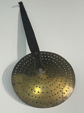 Ancienne écumoire en laiton