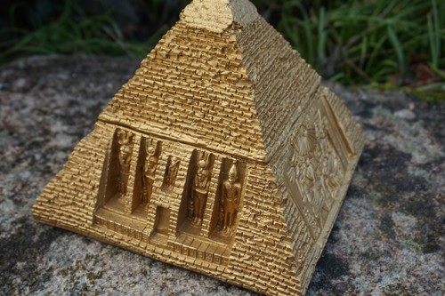 90040 figurine boite pyramide - ,