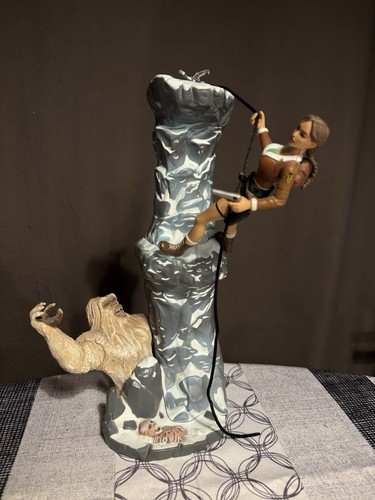 Figurine lara croft tomb - croft,