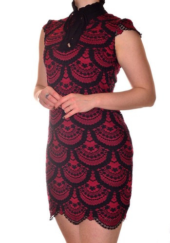 Robe moulante col montant