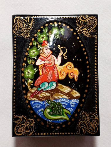 Boite laquée russe - russe, médaillon