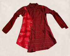 Robe rouge jeu de matières &