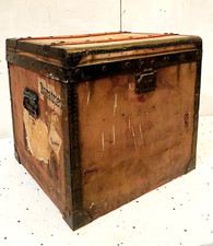 Malle de voyage en bois et fer forgé XX siècle