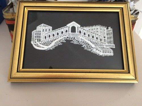 Cadre broderie dentelle - , pont