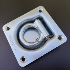 Attache remorque plancher