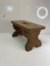 Ancien petit tabouret en bois dans son jus à restaurer intégralement à retaper