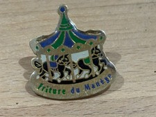 a PINS PIN CHEVAL HORSE