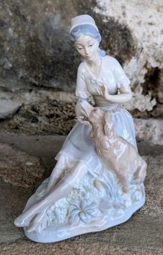 Figurine groupe femme - , chien