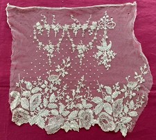 Antique lace Alençon or Brussels, nice fall, dimensions 25 x 23 cm