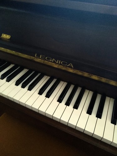 Piano droit legnica - droit,