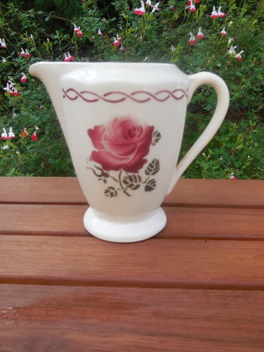 Joli crémier pot lait - pot, a
