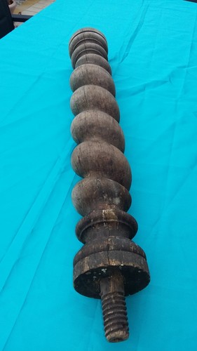 Ancienne colonne bois torsadee - bois,