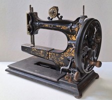 Rare Machine à coudre