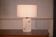 Lampe en travertin attribué