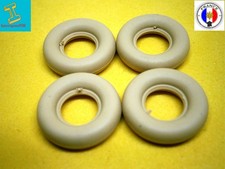 DINKY TOYS LOT DE 4 PNEUS crème LISSE 17/8 POUR BERLINE