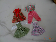 Lot de tenues vintage poupée