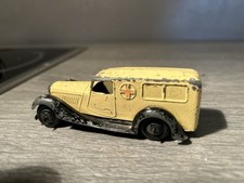 DINKY TOYS BENTLEY AMBULANCE
