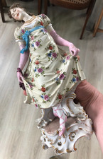 Grand personnage femme