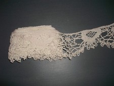 Ancienne dentelle du Puy aux