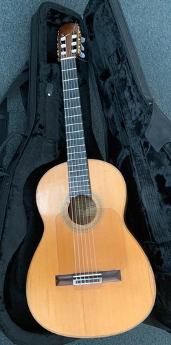 Guitare signée célèbre - signée,