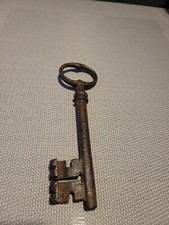 CLE ANCIENNE DE  PORTAIL FER