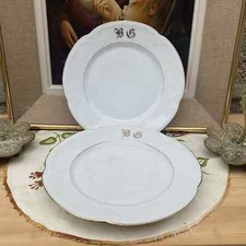 2 assiettes plates blanches liseré doré Paris monogramme