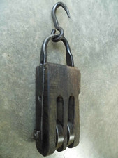 Ancienne poulie  bois et fer