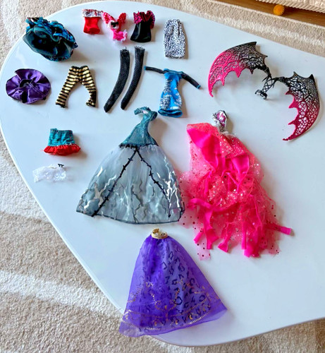 Lot vêtements poupée tenues