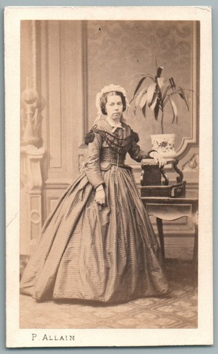 Cdv femme robe carreaux pose - cdv,